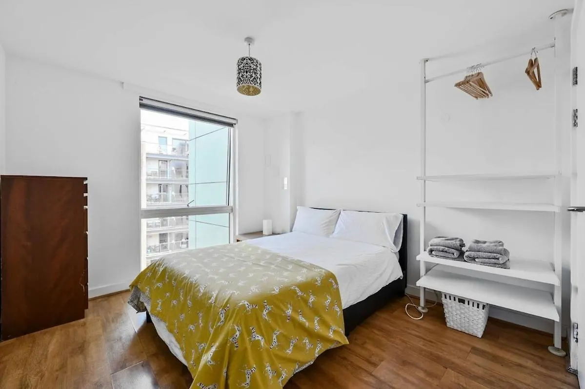 Apartment Regents Canal London