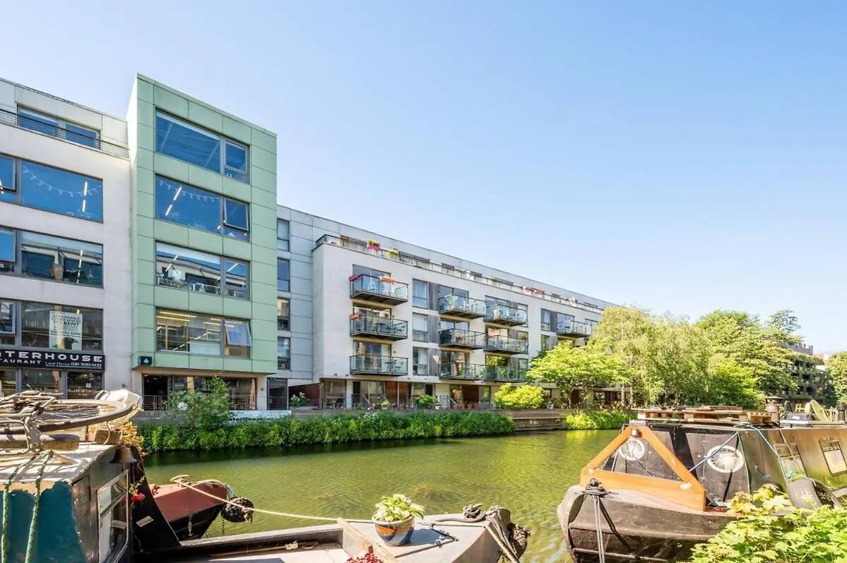 Regents Canal London 0*,